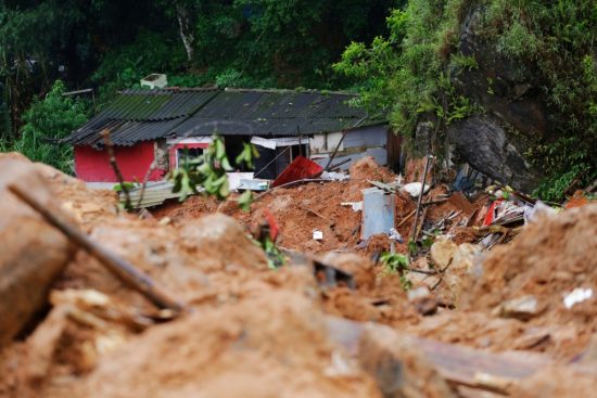 Deslizamientos en California tras continuas lluvias por Mario
