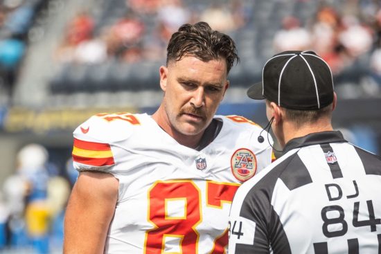 Victoria con polémica: Kelce y Andy Reid protagonizan discusión