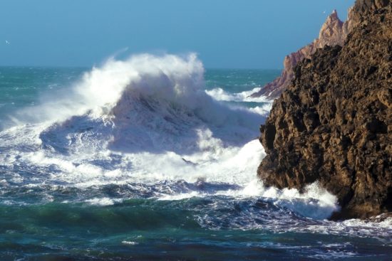 Mareas altas provocan riesgo de inundaciones