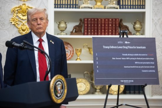 Trump anuncia aranceles a medicamentos del 2025