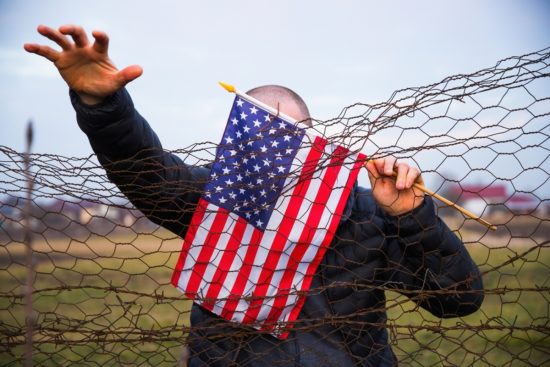 Latinos lanzan ofensiva contra Trump ante políticas aintimigrantes