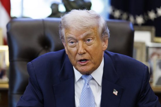 Trump se molesta tras pregunta de los archivos Epstein, Trump Tells Journalist “Shut Up, Piggy” When Asked About Epstein Files
