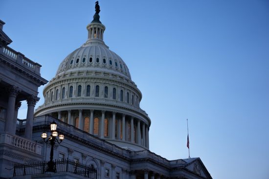 El senador Kennedy cambia su predicción sobre el cierre de Gobierno