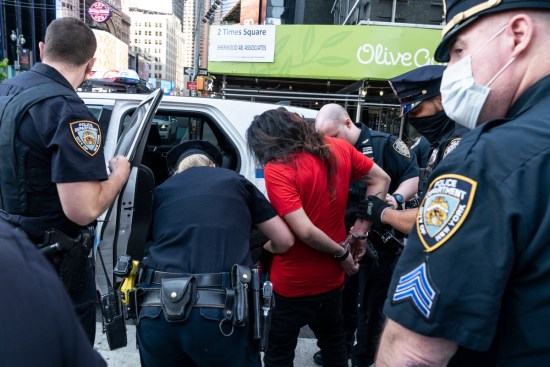 Operativo de ICE en Nueva York causa alarma pública, ICE Masked Operation in New York Sparks Public Alarm