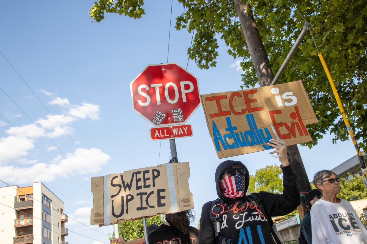 Denuncian que ICE niega agua a niños detenidos, national outrage over ICE Texas child detention conditions.