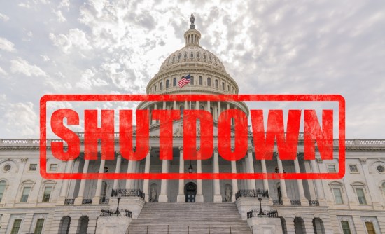 Obamacare divide al Senado y prolonga cierre federal