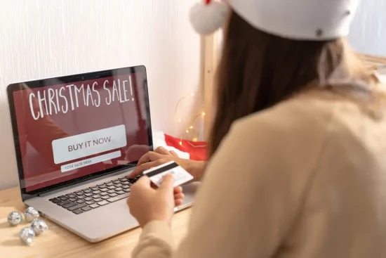 Estafas navideñas online, Online holiday scams alert for Gmail and Outlook users
