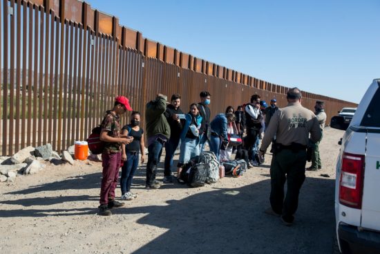 Familia colombiana se autodeporta, Colombian family self-deports after multiple ICE operations