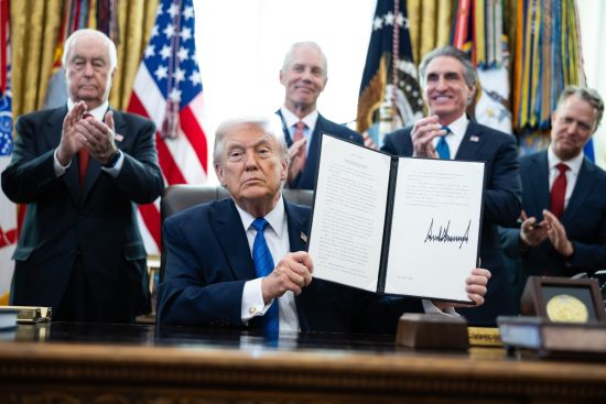Trump revela un despliegue militar mayor rumbo a Irán