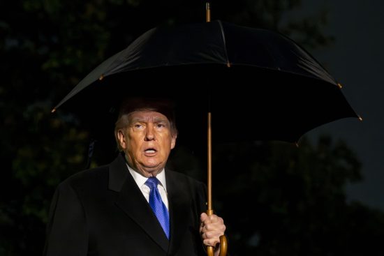 Demanda contra Trump por fondos sociales