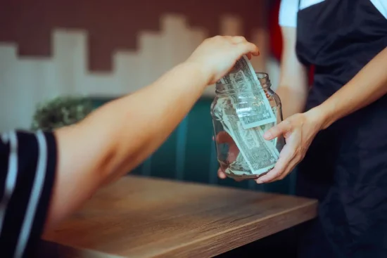 impuestos a las propinas y horas extras