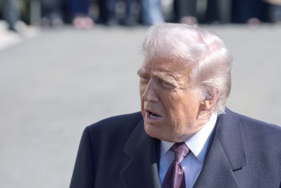 Trump critica tras interrogatorio a Clinton
