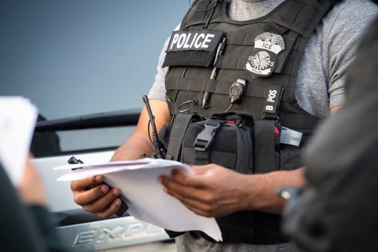 Orden judicial de ICE, ICE Raids: What You Need to Know to Identify a Judicial Warrant and Protect Your Home
