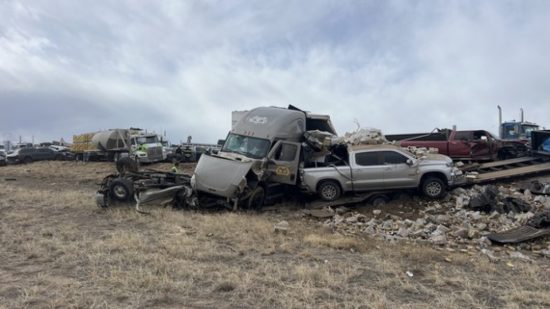 Choque masivo en Colorado deja escena devastadora