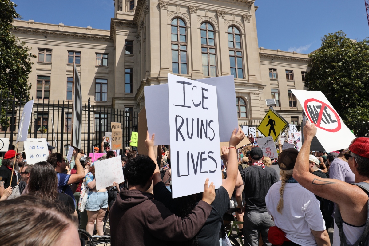 Atropellan a estudiante durante protesta contra ICE en West Palm Beach, Minor Hit by Vehicle During Anti-ICE Protest in Florida