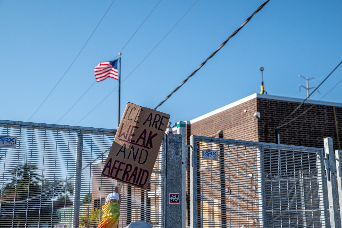 Pareja de venezolanos es arrestada por ICE tras salir del médico, ICE Arrests Venezuelan Asylum Seekers With Valid Work Permits