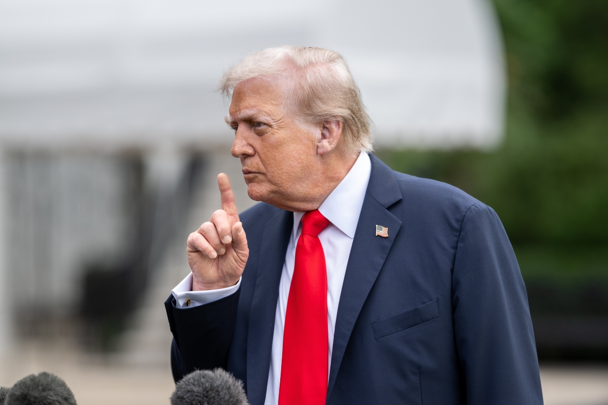 Trump, Obama, Debate MundoNOW, Trump Attacks Obama After Controversial Statement About Aliens and Accuses Him of Revealing Classified Information