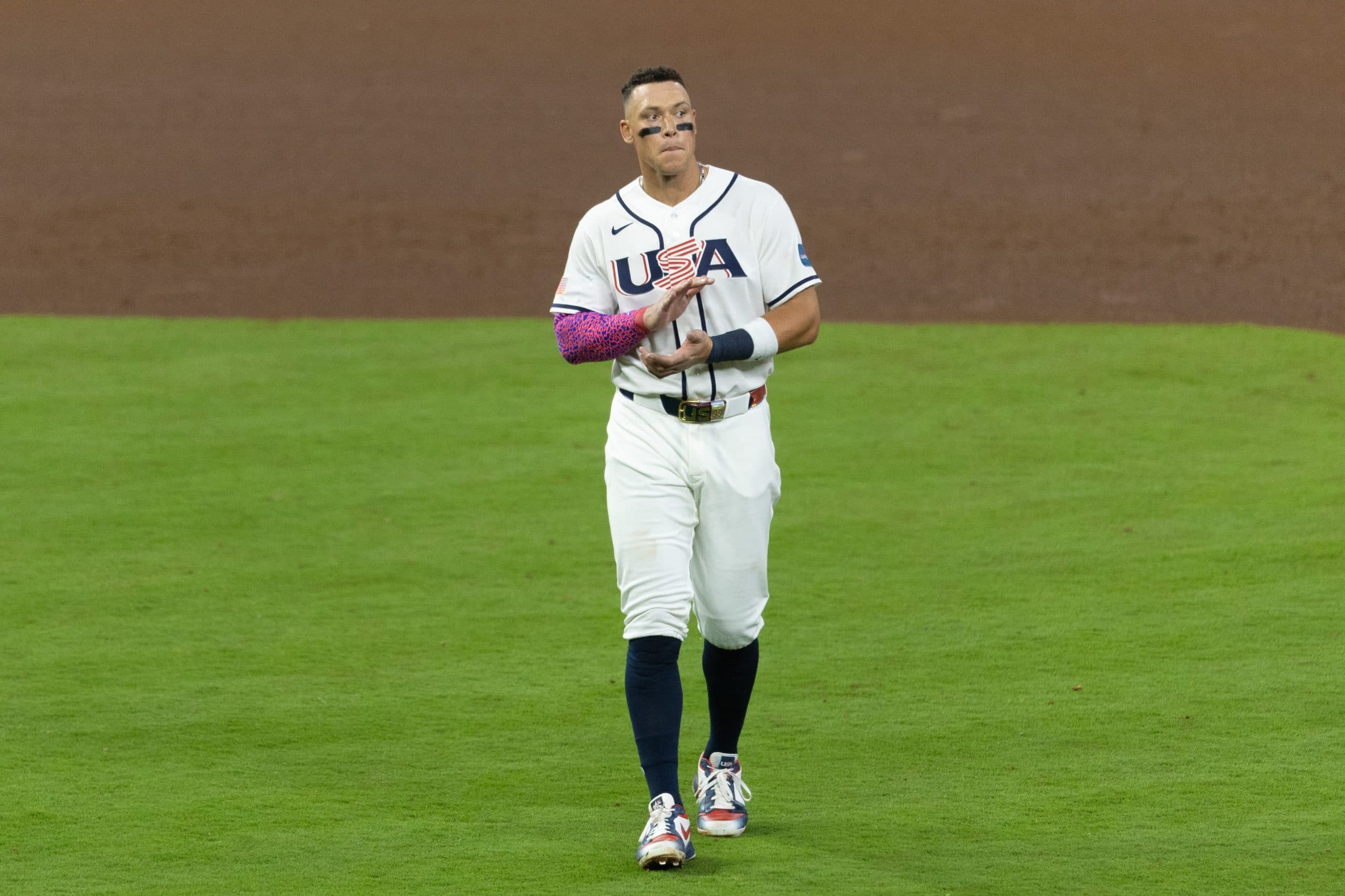 Aaron Judge fuera indefinidamente por fractura en costilla