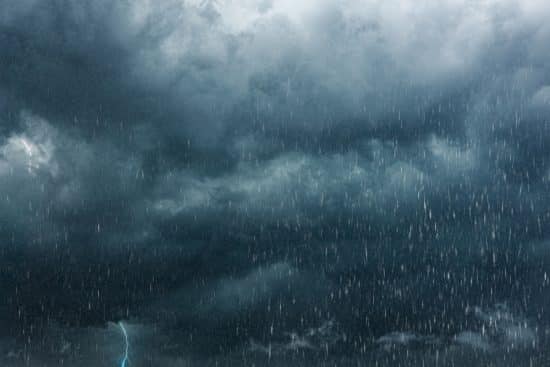 Tormentas avanzan al Atlántico