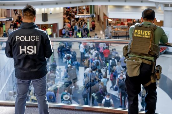 ICE y los arrestos contra migrantes: revelan uso de datos aeroportuarios, ICE uses TSA data to arrest migrants