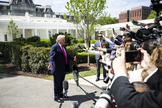 Trump promete revelar documentos OVNI