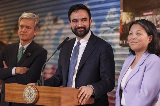 Trump critica el nuevo impuesto a los ricos