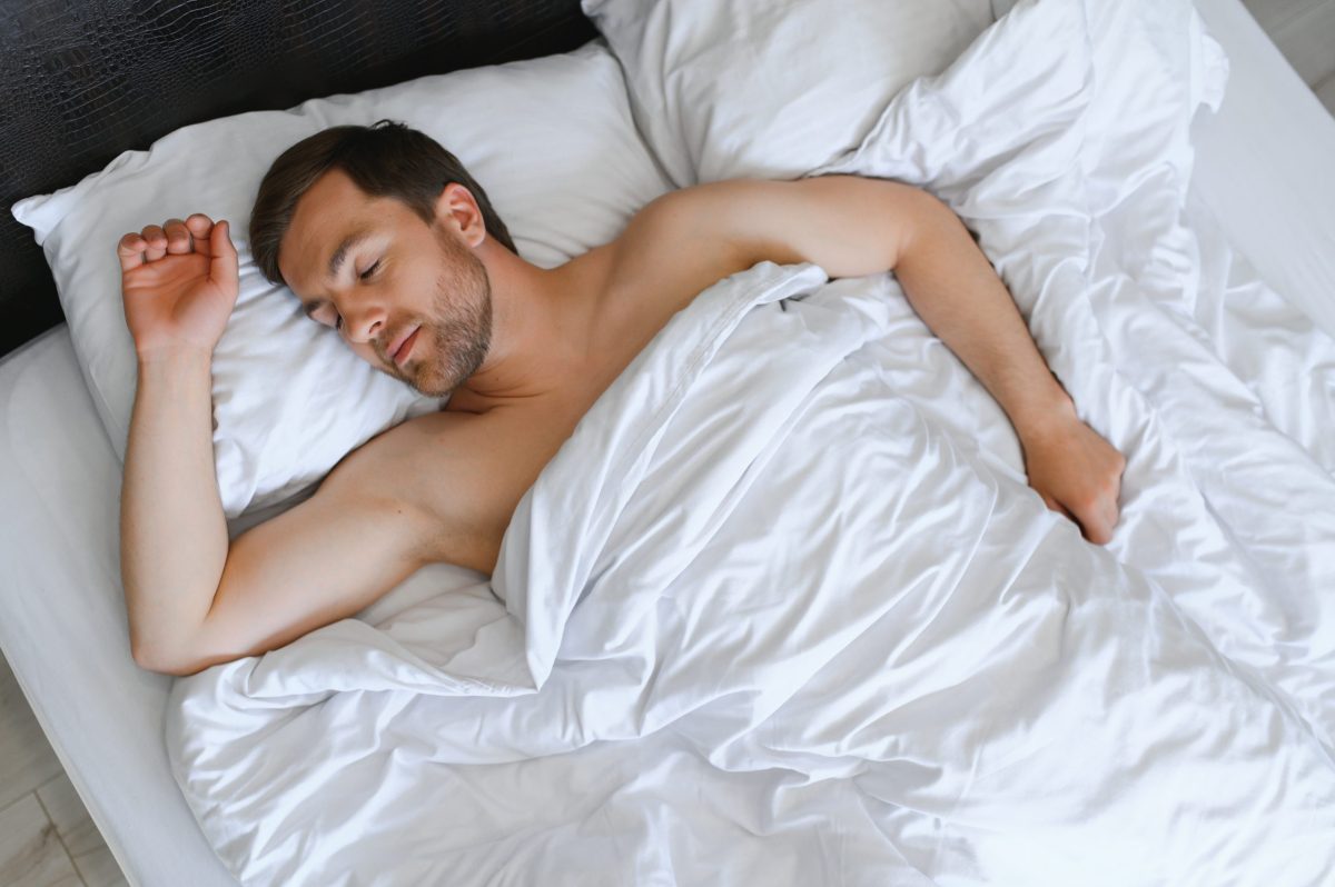 DORMIR MEJOR CON ROPA O DESNUDO