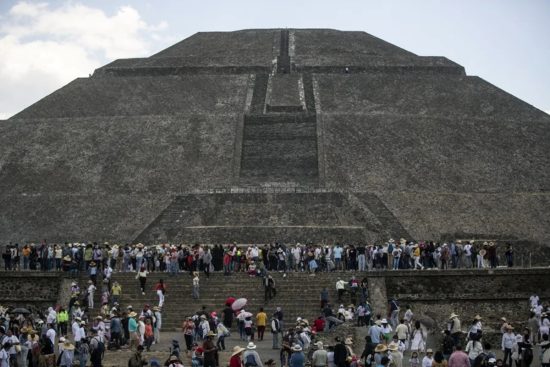 Tiroteo, heridos, México MundoNOW, Shooting in Teotihuacán: Gunfire from the Pyramid of the Moon Leaves One Tourist Dead and Several Injured