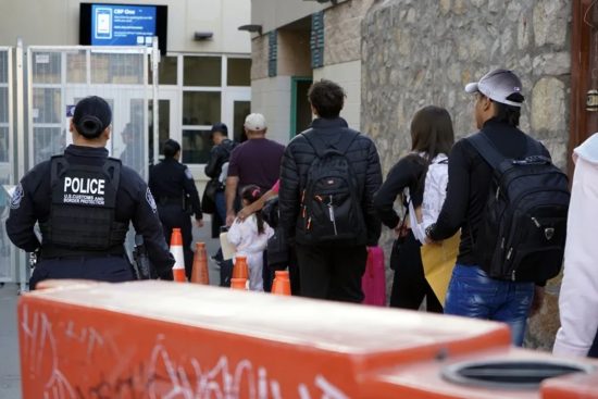 Fallo contra Trump: no puede negar asilo en la frontera