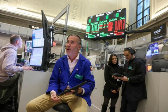 Wall Street sube y petróleo baja