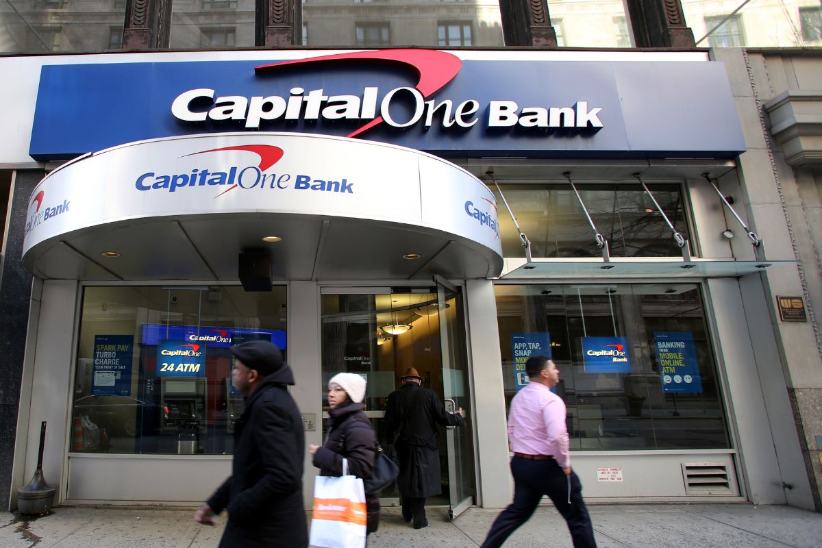 dinero clientes Capital One