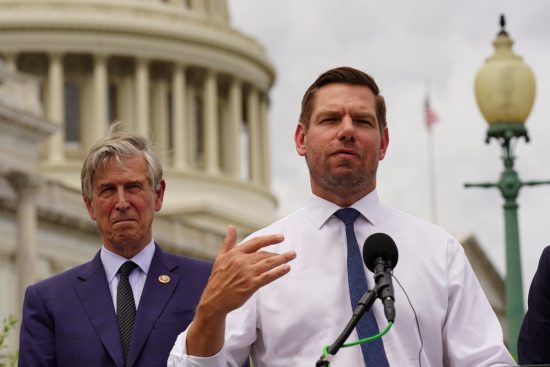 Eric Swalwell acusado de agresión sexual genera impacto