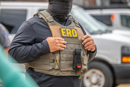 Nuevas restricciones para ICE redefinen operativos migratorios