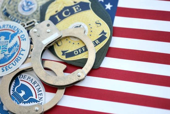 Muertes en ICE: retraso en reportes desata dudas