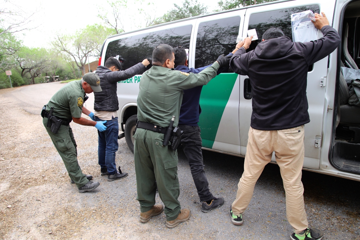 Patrulla Fronteriza detiene a 14 inmigrantes en Texas, Texas border smuggling operation