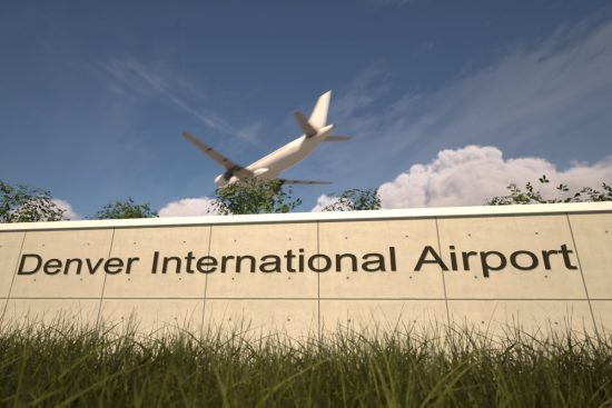 suicidio, aeropuerto Denver, avión MundoNOW