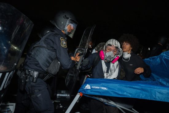 Protesta contra ICE deja cinco detenidos
