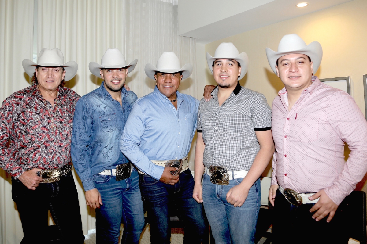 Bronco se viste de luto
