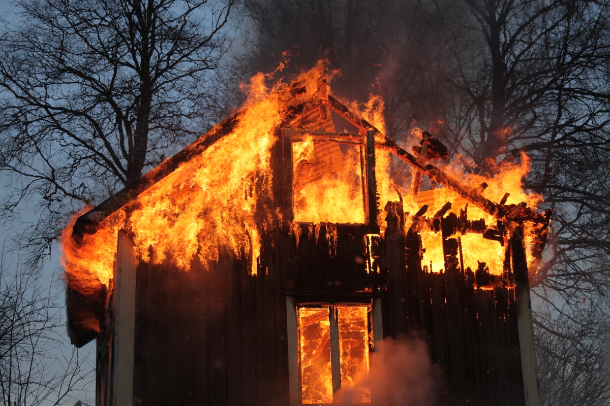 Rayo provoca incendio en Texas