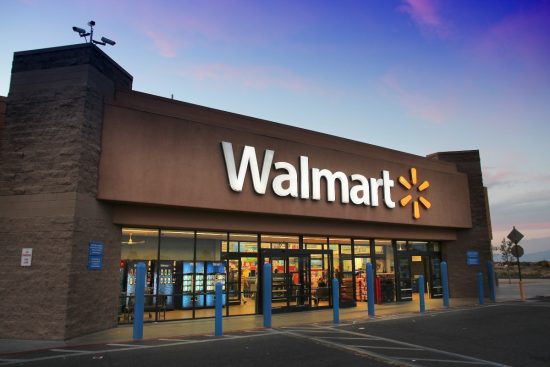 Walmart cierra tiendas en verano