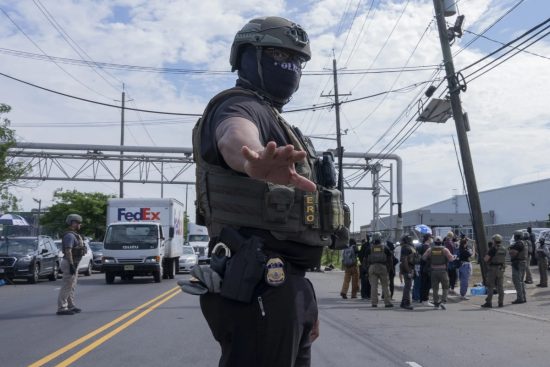 Trump elimina regla implementada por Biden sobre muertes de migrantes