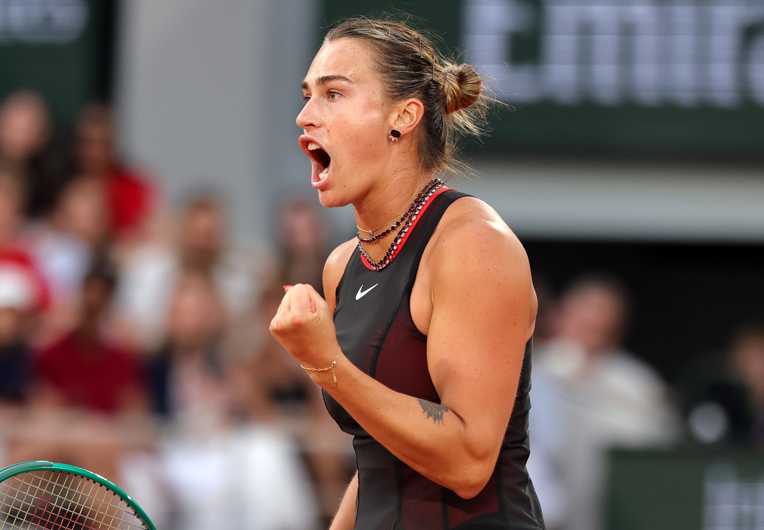 Sabalenka sufre, resiste y extiende su racha en Wimbledon