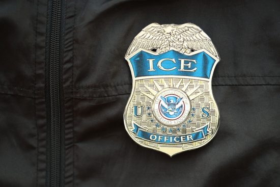 Inmigrante muere bajo custodia
