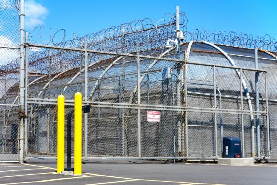 GEO Group acepta acuerdo histórico en California