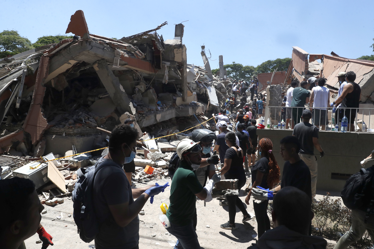 terremoto, colombia, sismo, personas, fallecidos, muertos, At Least 70 Dead After Magnitude 7.4 Earthquake Strikes Colombia